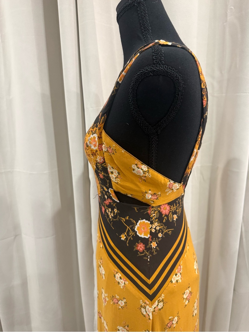 Floral Mustard and Black Sleeveless Maxi Dress - Picture 6 of 10